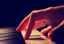 易游YY：中超第16輪青島隊2-5武漢隊 趙宏略梅開二度拉斐爾建功.